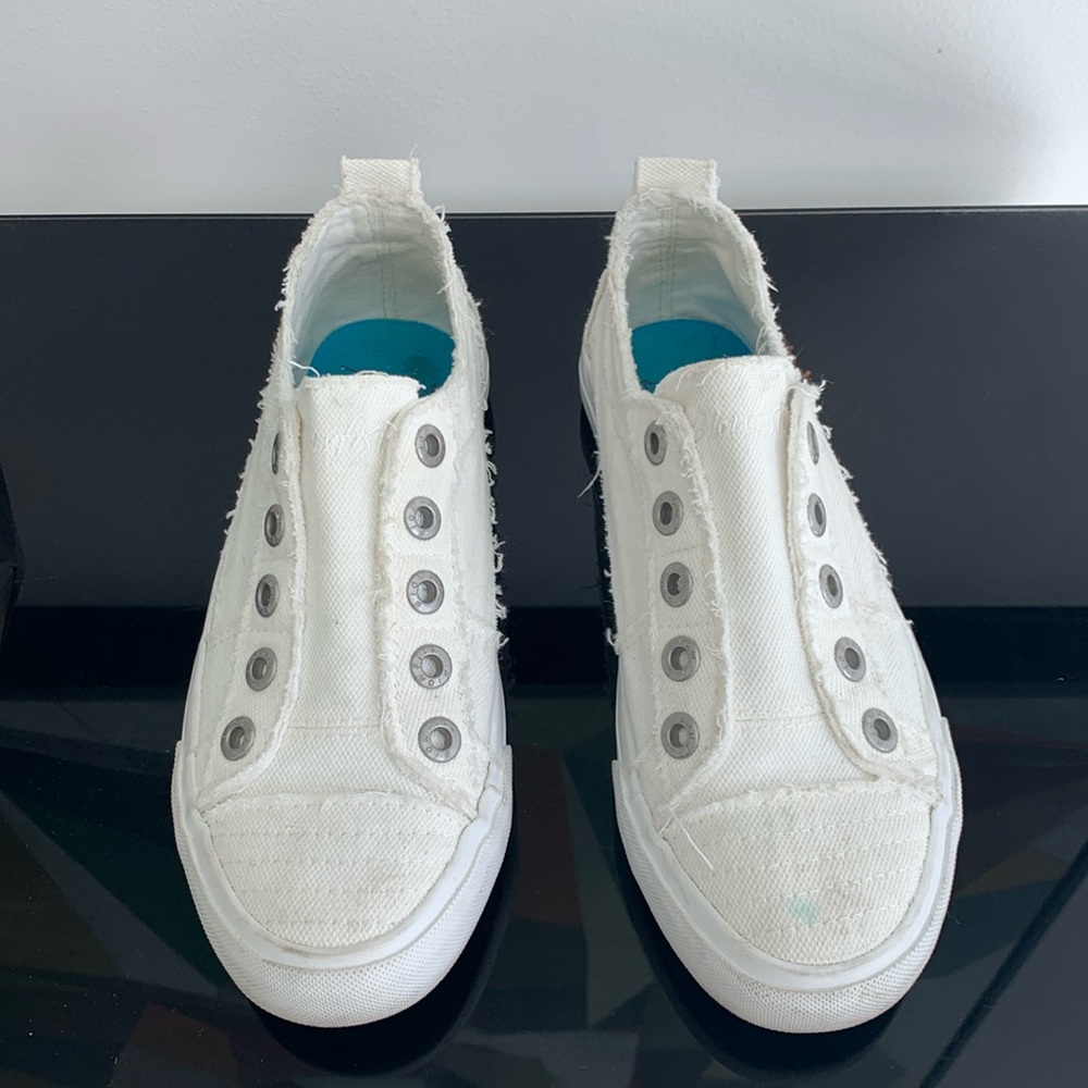 Blowfish Malibu white sneaker SZ 7